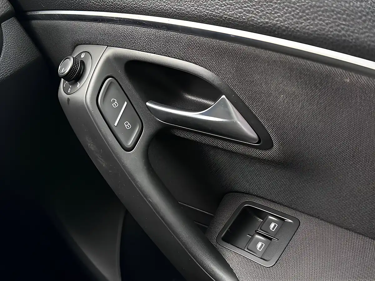 Used 2014 Volkswagen Polo Bluemotion Tech Se Blue - Interior and Exterior details 18