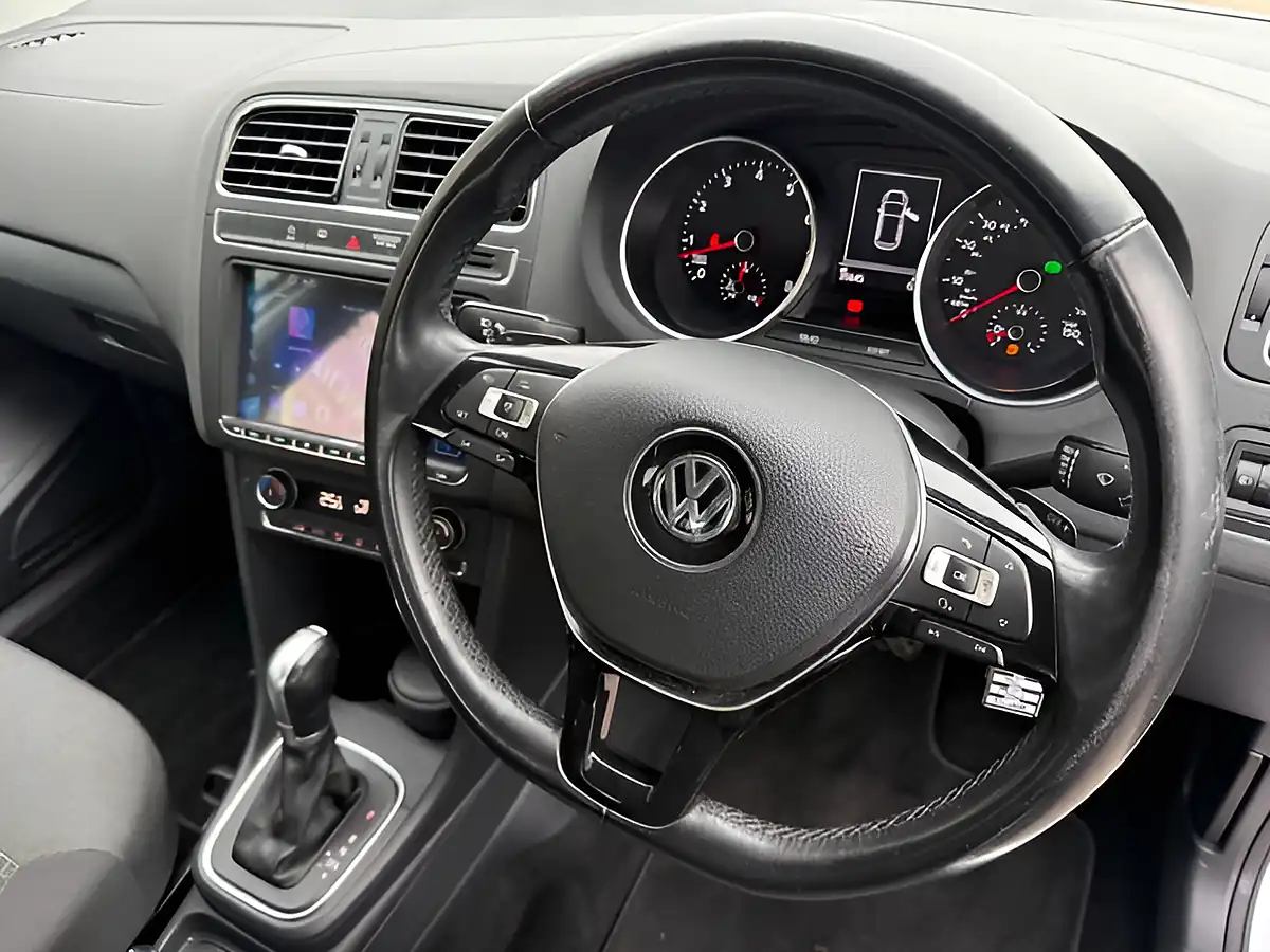 Used 2014 Volkswagen Polo Bluemotion Tech Se Silver - Interior and Exterior details 16