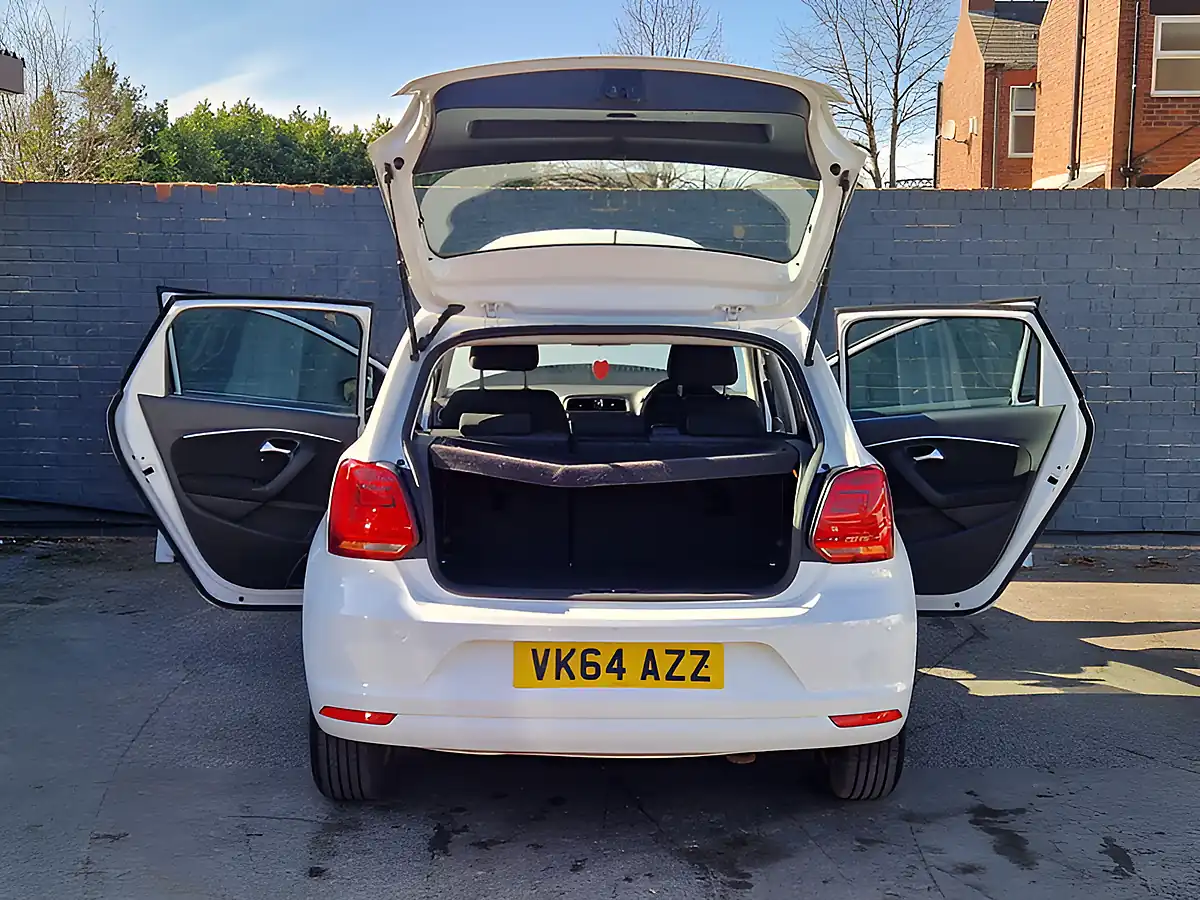 Used 2014 Volkswagen Polo Bluemotion Tech Se White - Interior and Exterior details 11