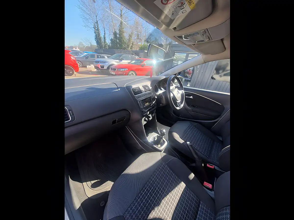 Used 2014 Volkswagen Polo Bluemotion Tech Se White - Interior and Exterior details 15