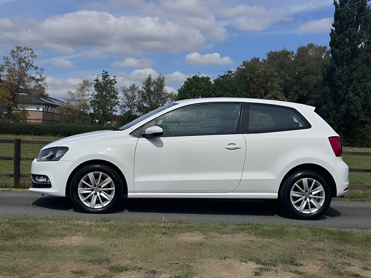 Used 2014 Volkswagen Polo Bluemotion Tech Se White - Interior and Exterior details 3