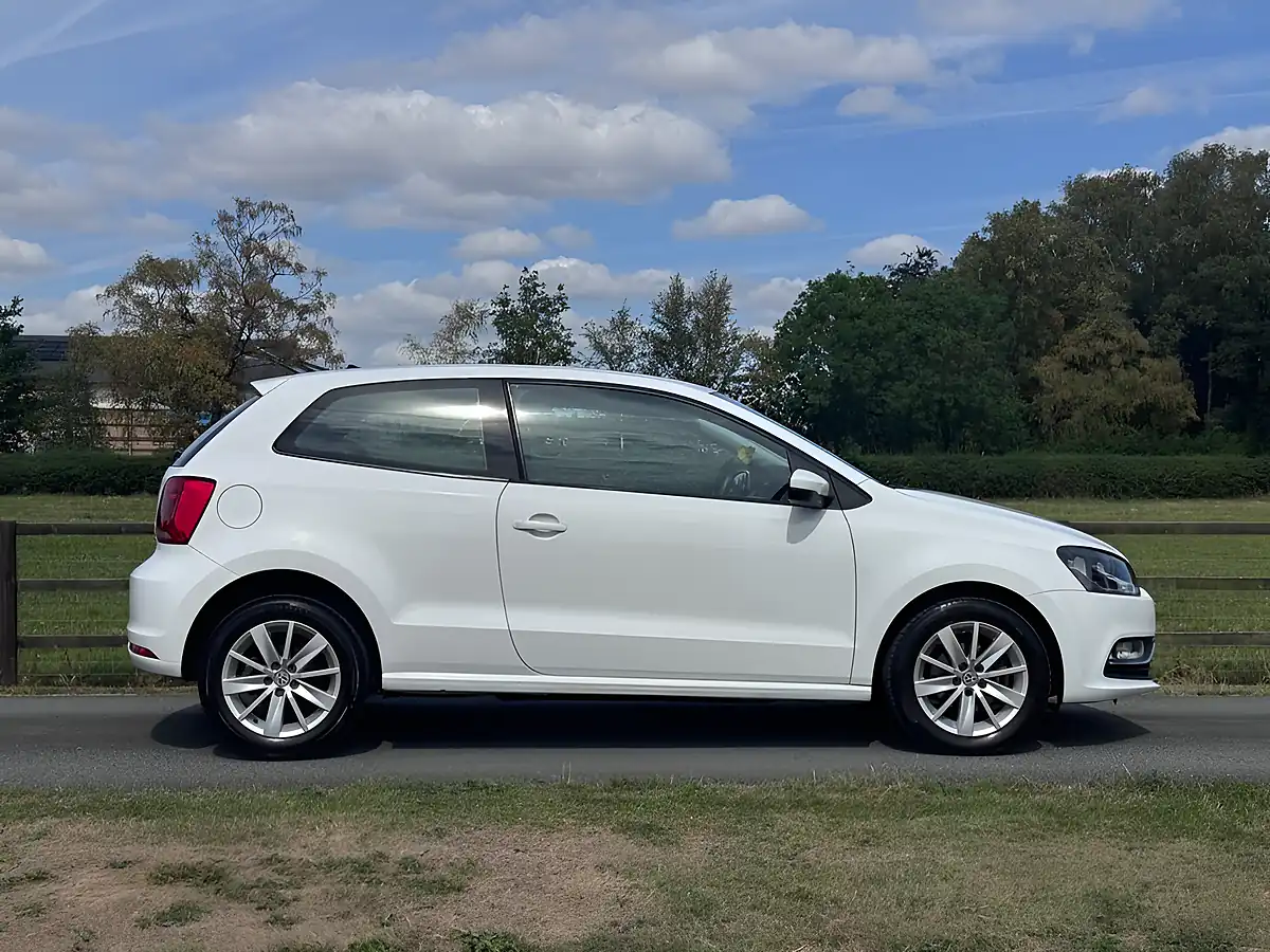 Used 2014 Volkswagen Polo Bluemotion Tech Se White - Interior and Exterior details 4