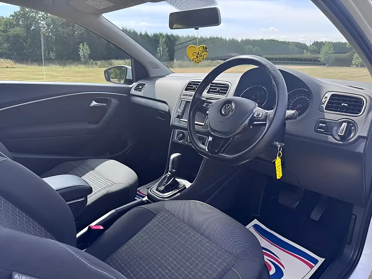 Used 2014 Volkswagen Polo Bluemotion Tech Se White - Interior and Exterior details 8