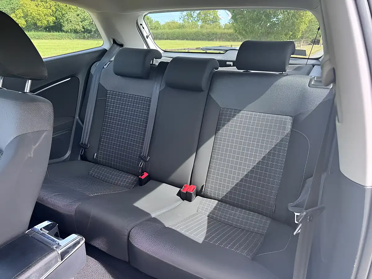 Used 2014 Volkswagen Polo Bluemotion Tech Se White - Interior and Exterior details 9