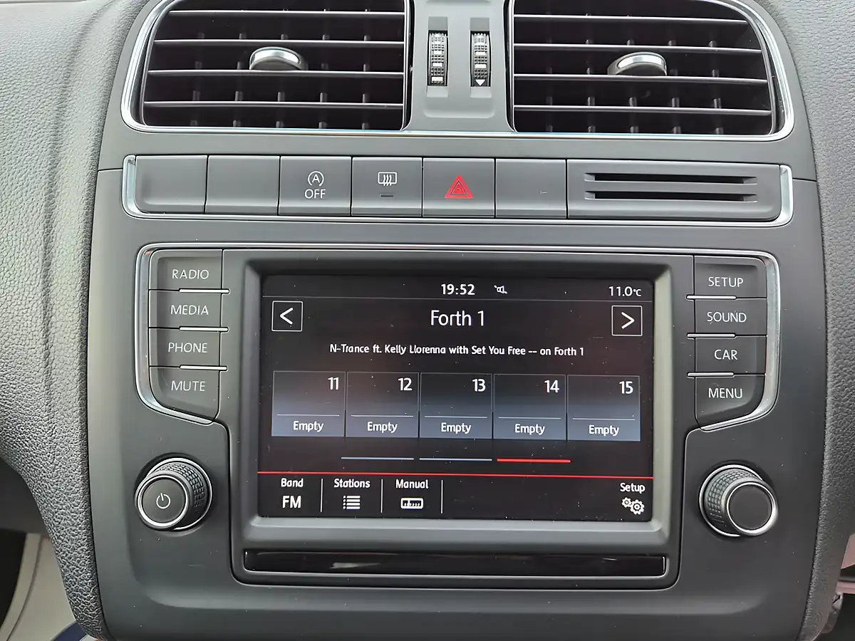 Used 2014 Volkswagen Polo Bluemotion Tech Se White - Interior and Exterior details 11