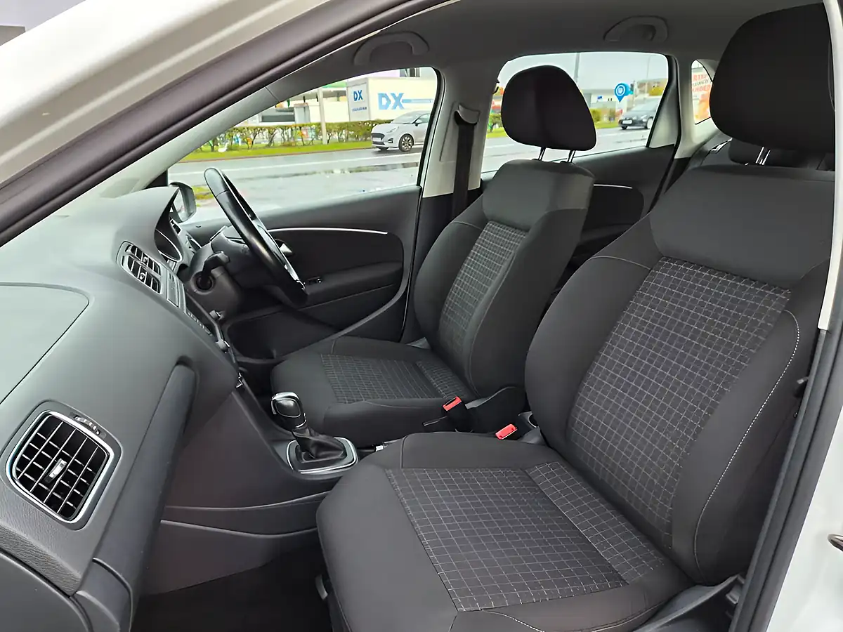 Used 2014 Volkswagen Polo Bluemotion Tech Se White - Interior and Exterior details 12