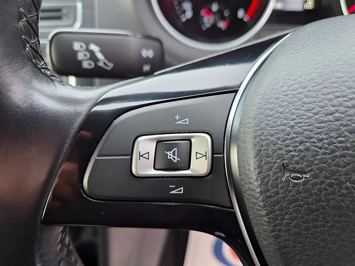 Used 2014 Volkswagen Polo Bluemotion Tech Se White - Interior and Exterior details 17