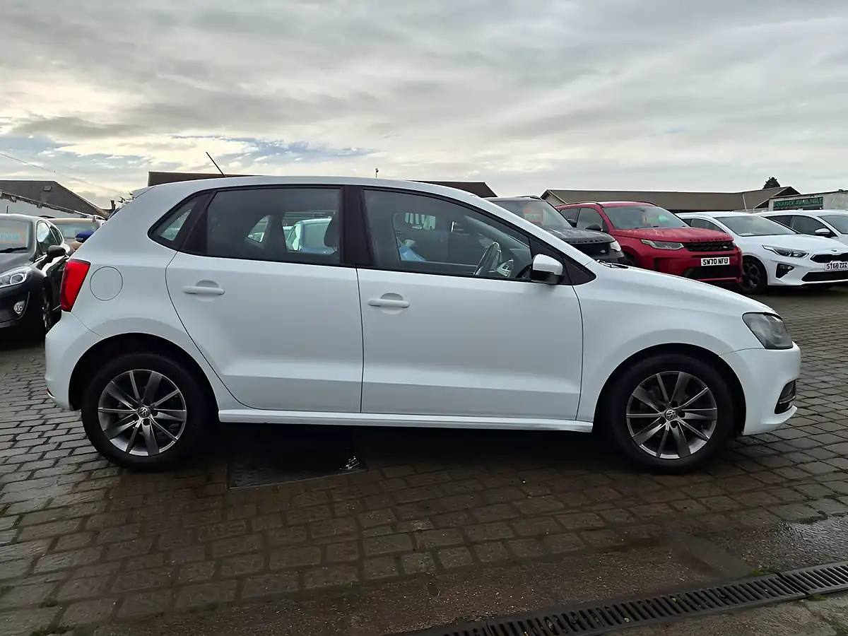 Used 2014 Volkswagen Polo Bluemotion Tech Se White - Interior and Exterior details 20