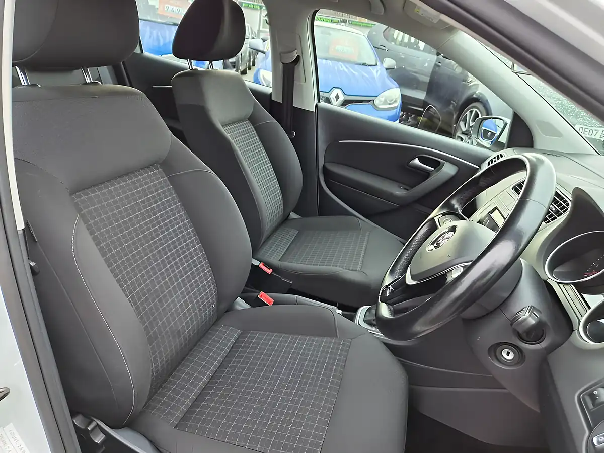 Used 2014 Volkswagen Polo Bluemotion Tech Se White - Interior and Exterior details 7
