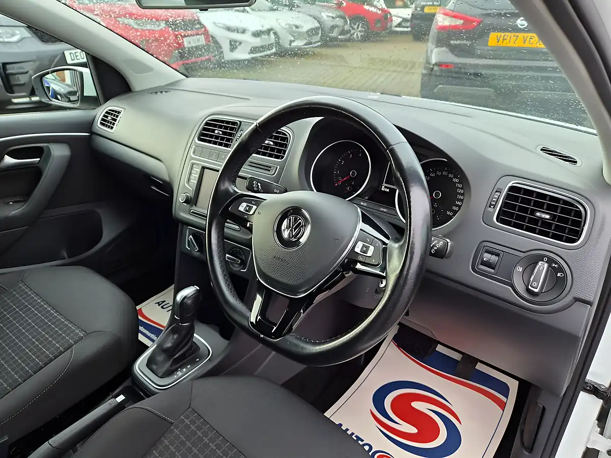 Used 2014 Volkswagen Polo Bluemotion Tech Se White - Interior and Exterior details 8