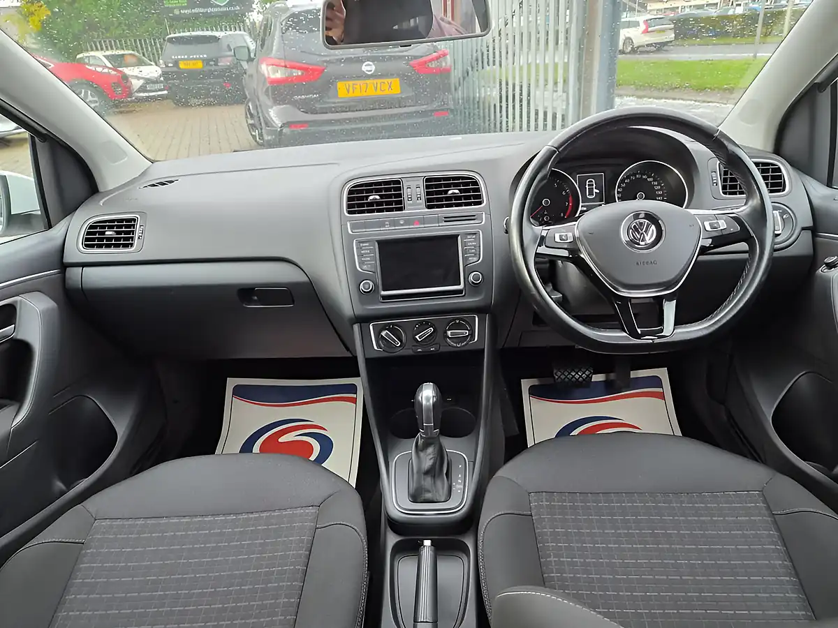 Used 2014 Volkswagen Polo Bluemotion Tech Se White - Interior and Exterior details 9