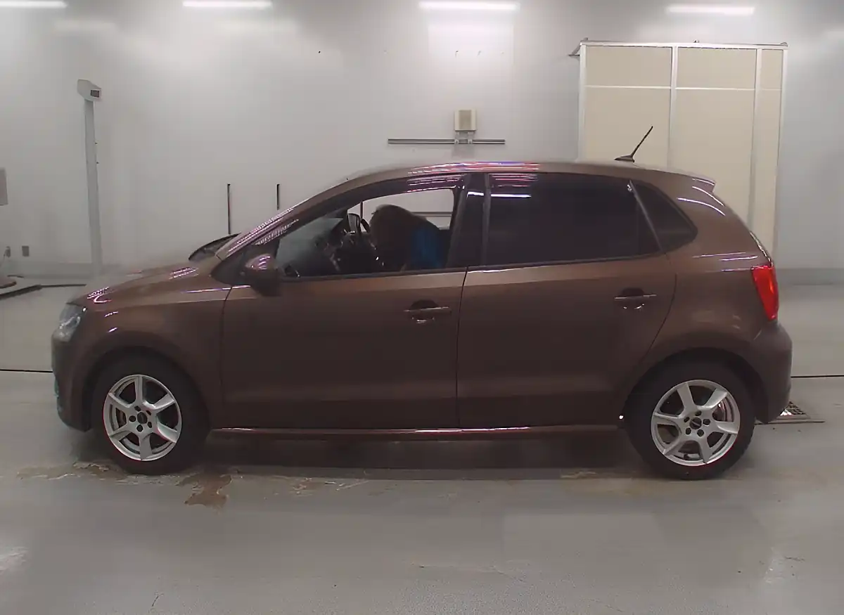 Used 2014 Volkswagen Polo Comfort Line - Interior and Exterior details 4