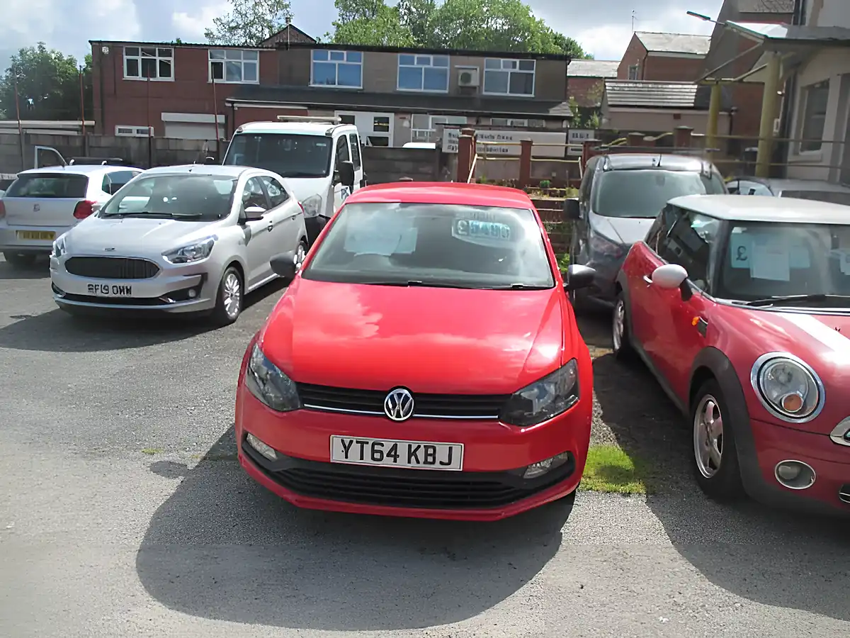 Used 2014 Volkswagen Polo Red - Front View