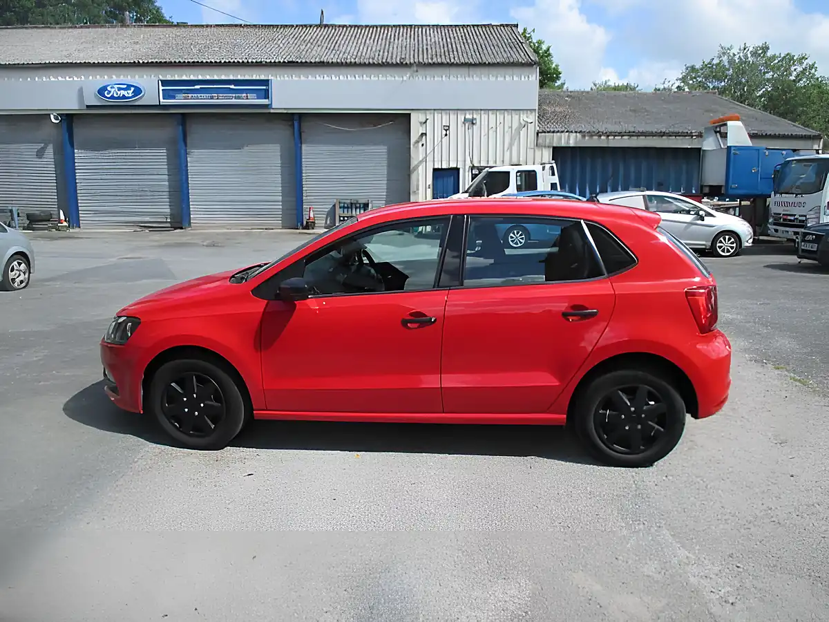 Used 2014 Volkswagen Polo Red - Interior and Exterior details 5