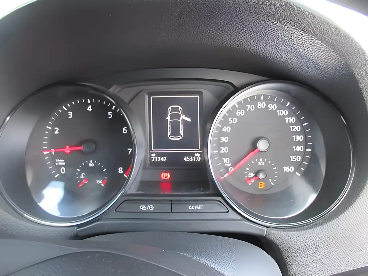 Used 2014 Volkswagen Polo Red - Interior and Exterior details 9