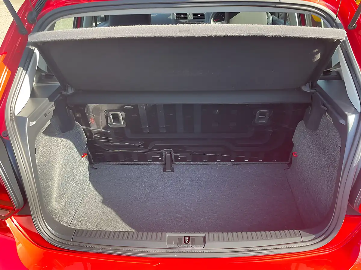 Used 2014 Volkswagen Polo S Red - Interior and Exterior details 13