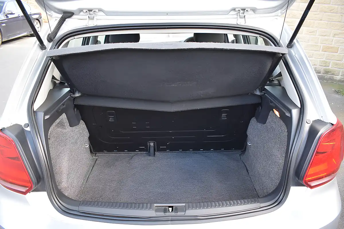 Used 2014 Volkswagen Polo S Silver - Interior and Exterior details 10