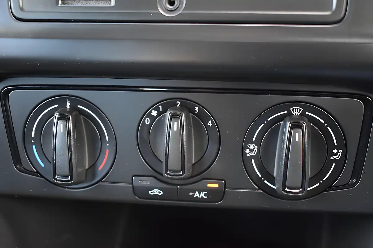 Used 2014 Volkswagen Polo S Silver - Interior and Exterior details 15