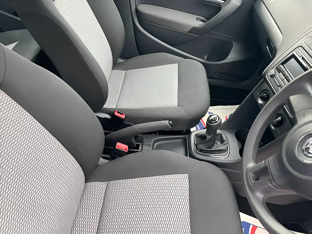 Used 2014 Volkswagen Polo S Silver - Interior and Exterior details 14