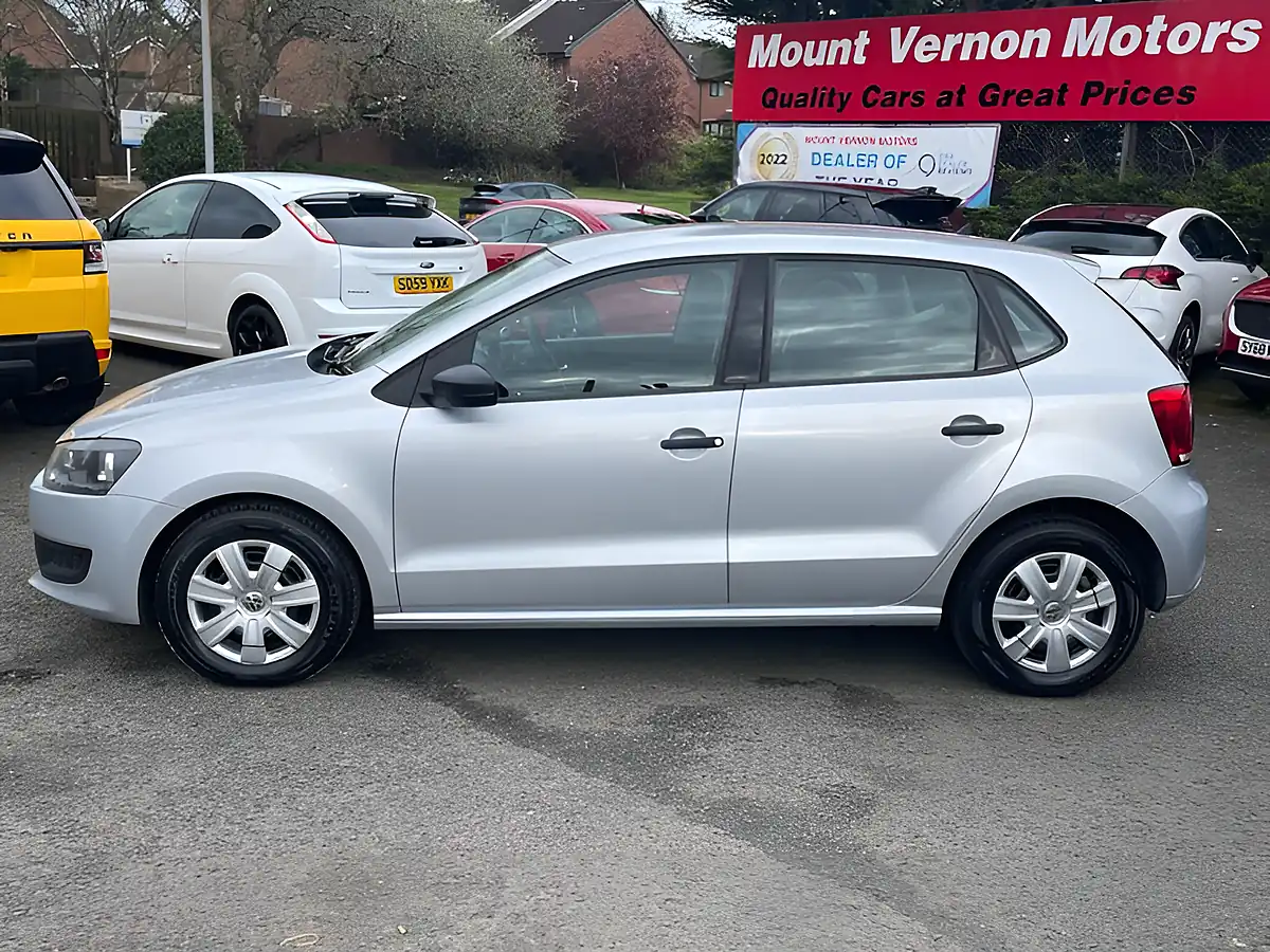 Used 2014 Volkswagen Polo S Silver - Interior and Exterior details 5