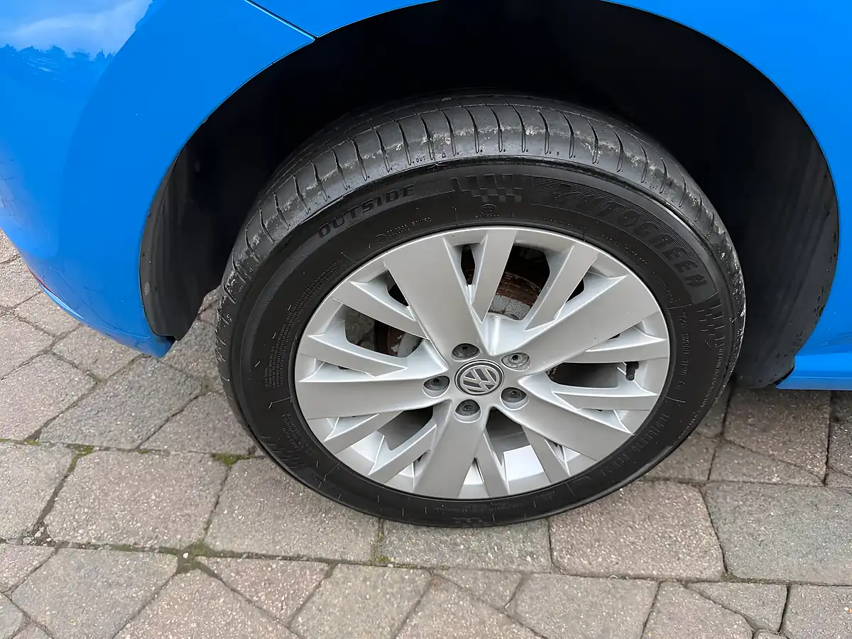 Used 2014 Volkswagen Polo Se Blue - Interior and Exterior details 12
