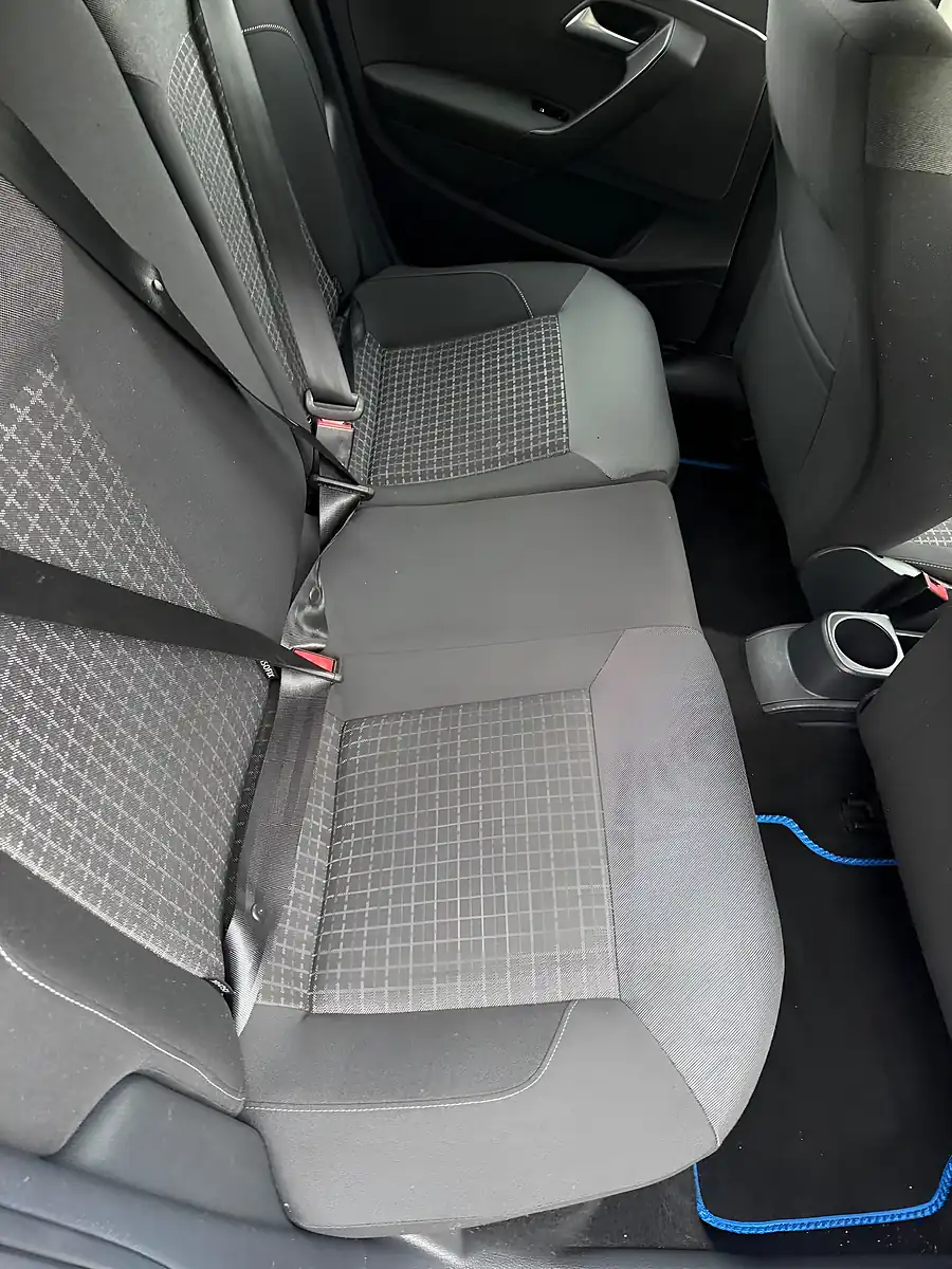 Used 2014 Volkswagen Polo Se Blue - Interior and Exterior details 19