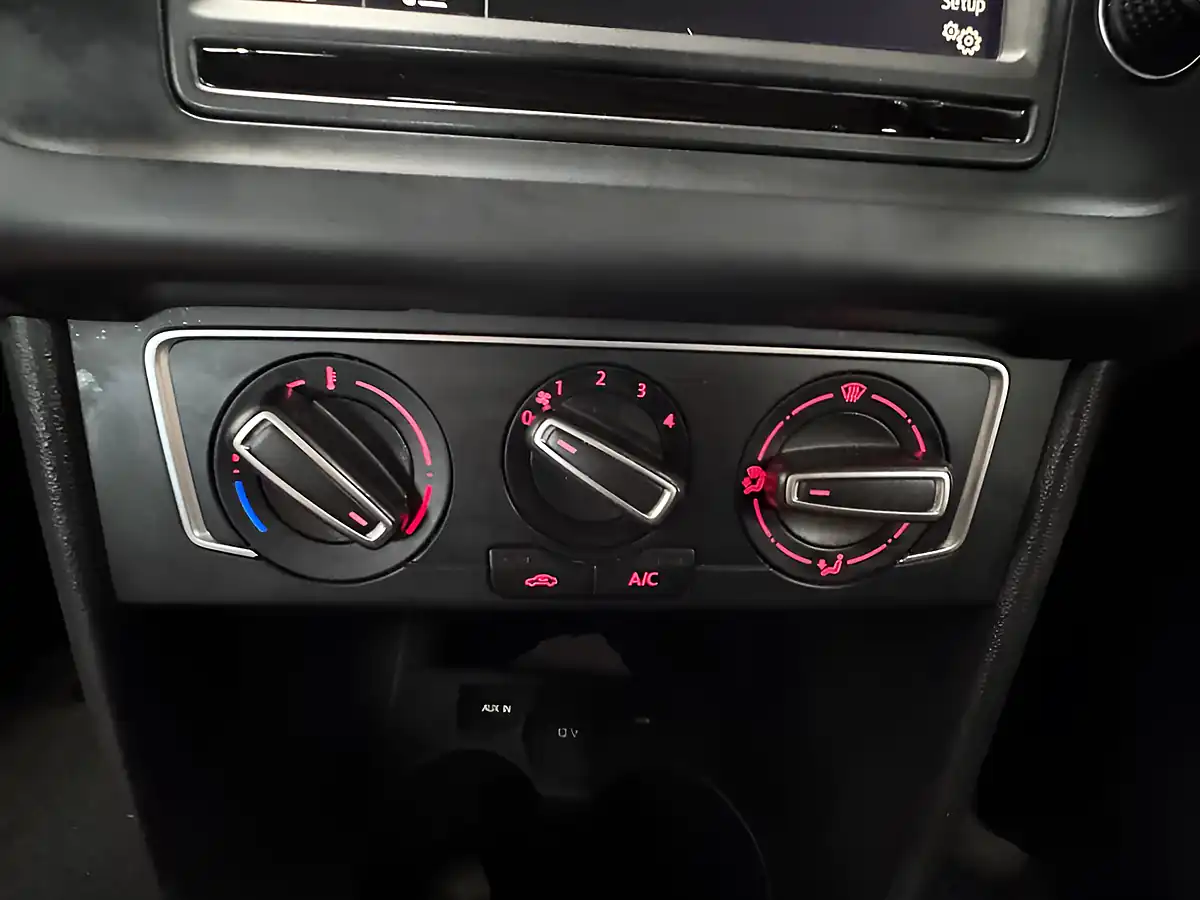 Used 2014 Volkswagen Polo Se Bluemotion Tech Red - Interior and Exterior details 10