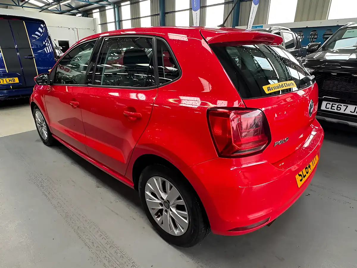 Used 2014 Volkswagen Polo Se Bluemotion Tech Red - Interior and Exterior details 4