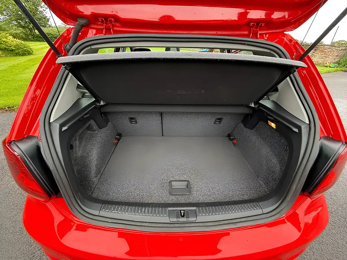 Used 2014 Volkswagen Polo Se Red - Interior and Exterior details 15
