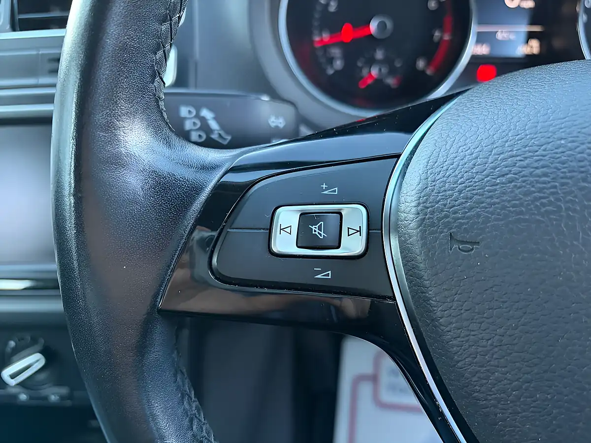 Used 2014 Volkswagen Polo Se Red - Interior and Exterior details 8