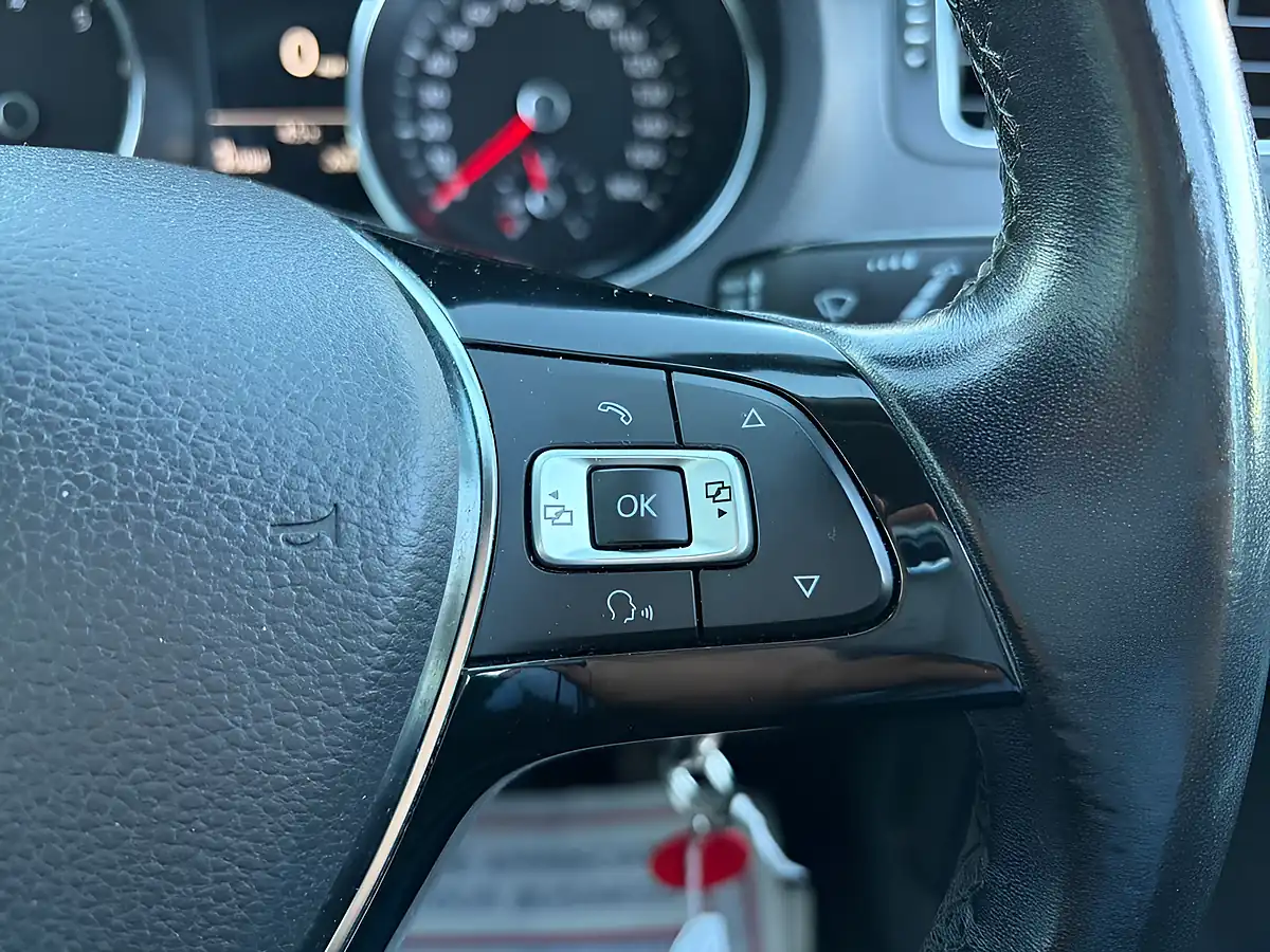 Used 2014 Volkswagen Polo Se Red - Interior and Exterior details 9