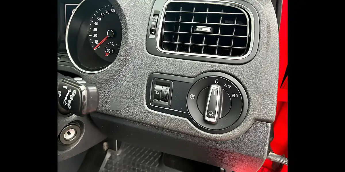 Used 2014 Volkswagen Polo Se Red - Interior and Exterior details 7