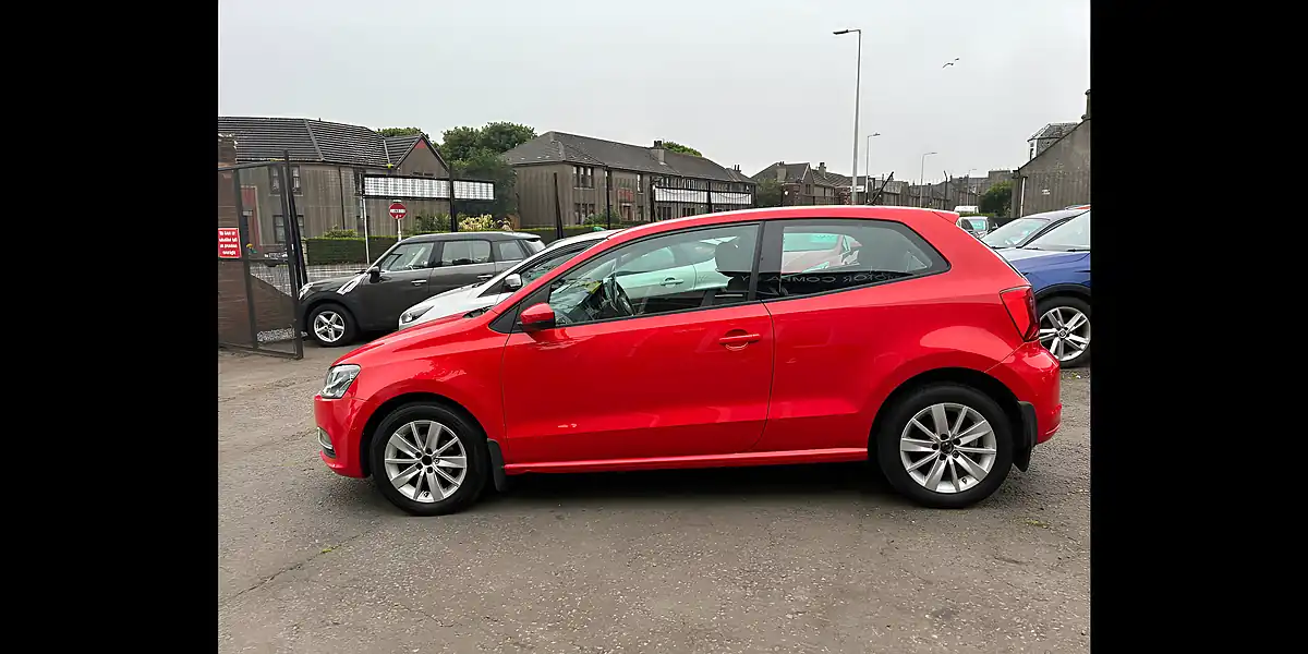 Used 2014 Volkswagen Polo Se Red - Interior and Exterior details 9