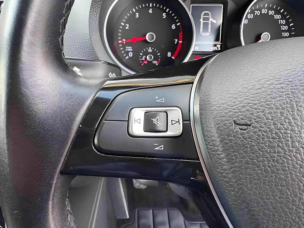 Used 2014 Volkswagen Polo Se Red - Interior and Exterior details 16