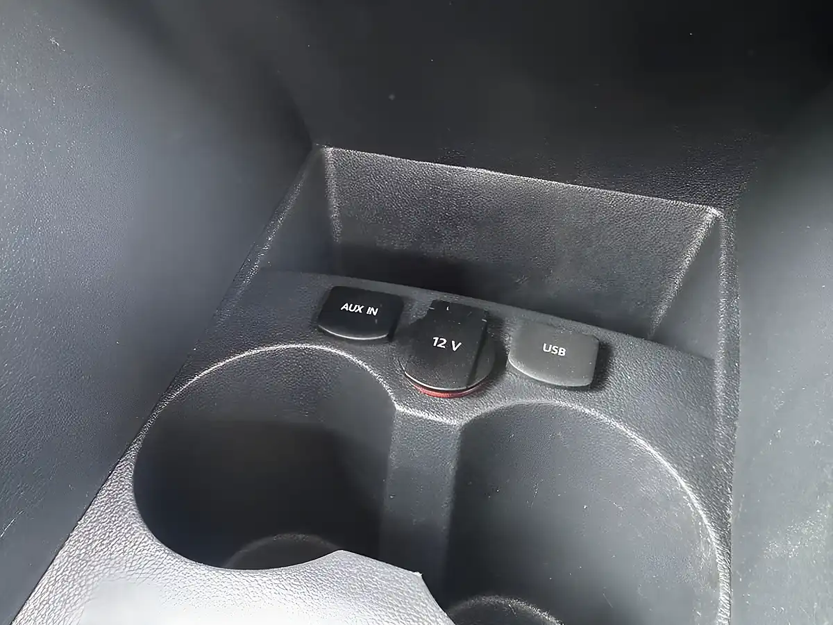 Used 2014 Volkswagen Polo Se Red - Interior and Exterior details 18