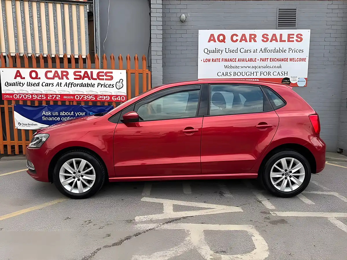 Used 2014 Volkswagen Polo Se Red - Interior and Exterior details 4