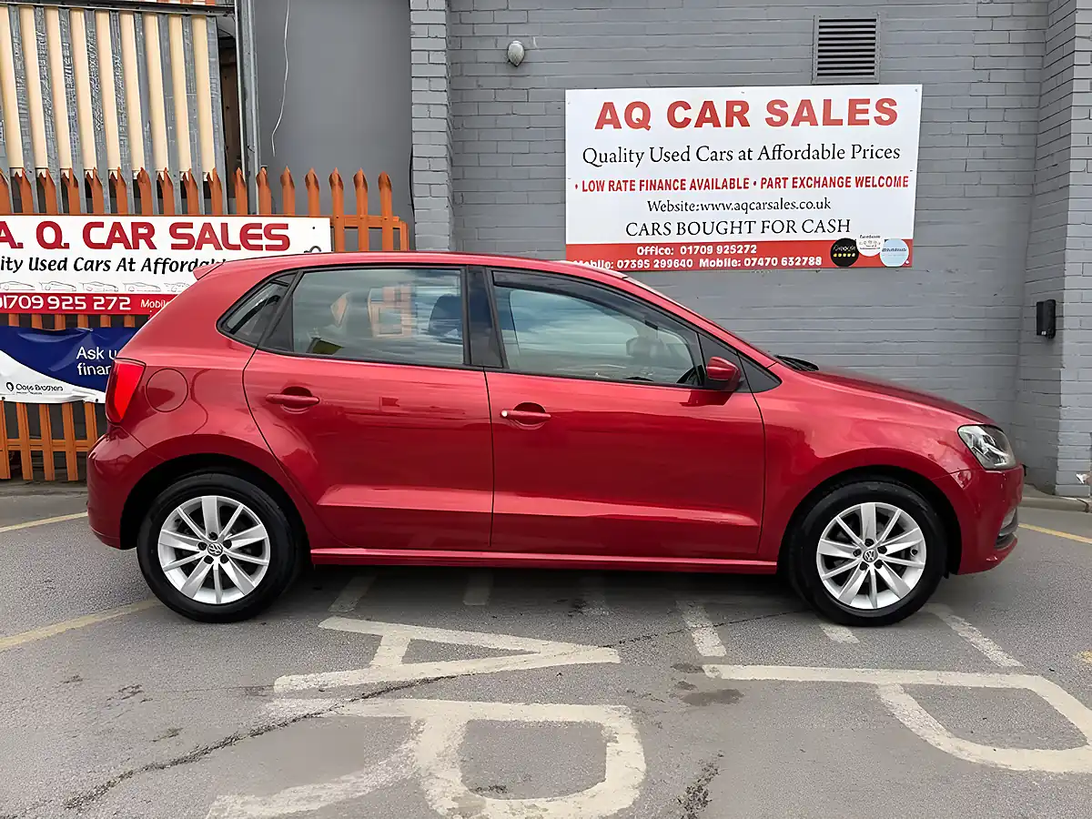 Used 2014 Volkswagen Polo Se Red - Interior and Exterior details 8