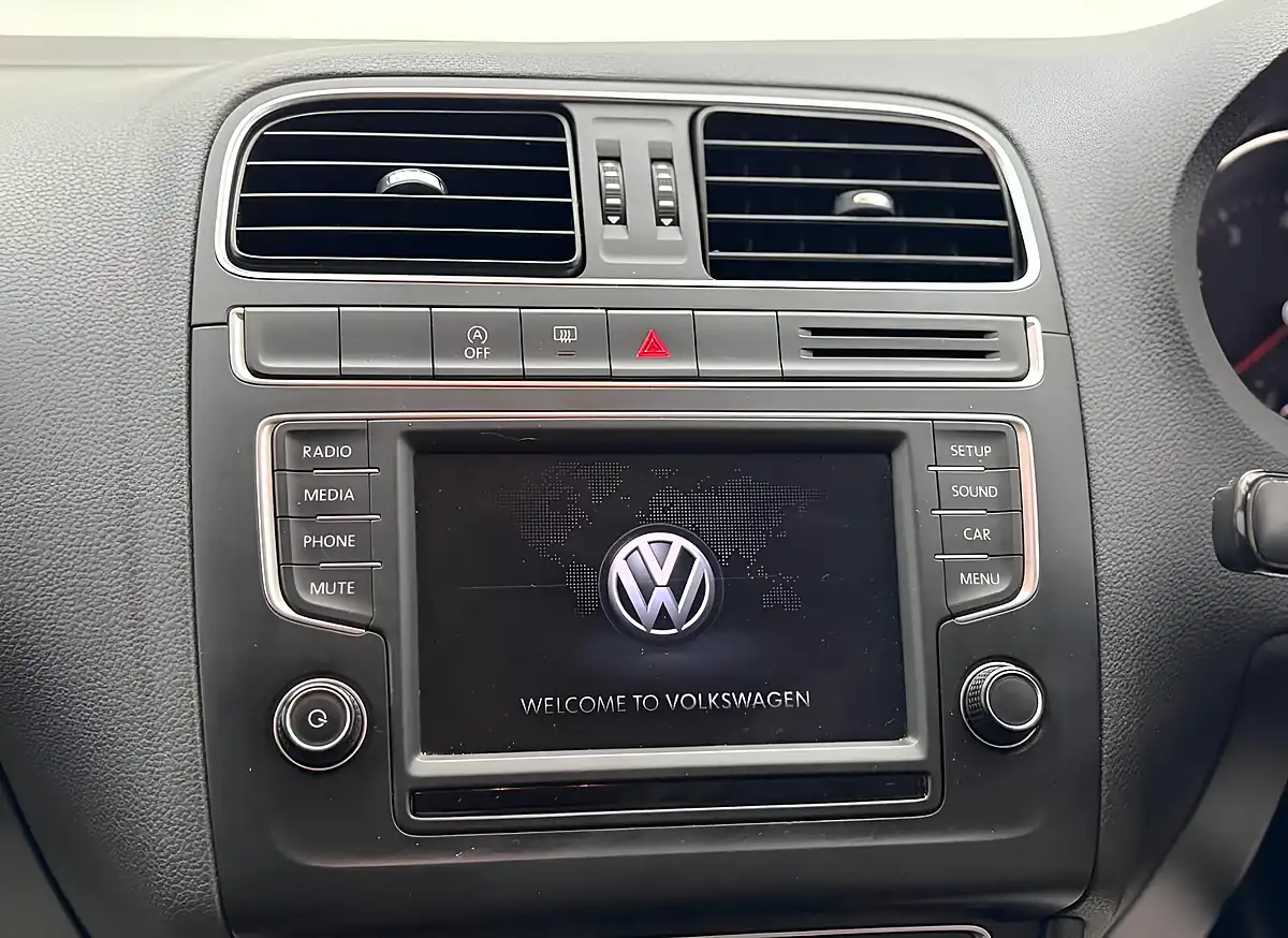 Used 2014 Volkswagen Polo Se Silver - Interior and Exterior details 11