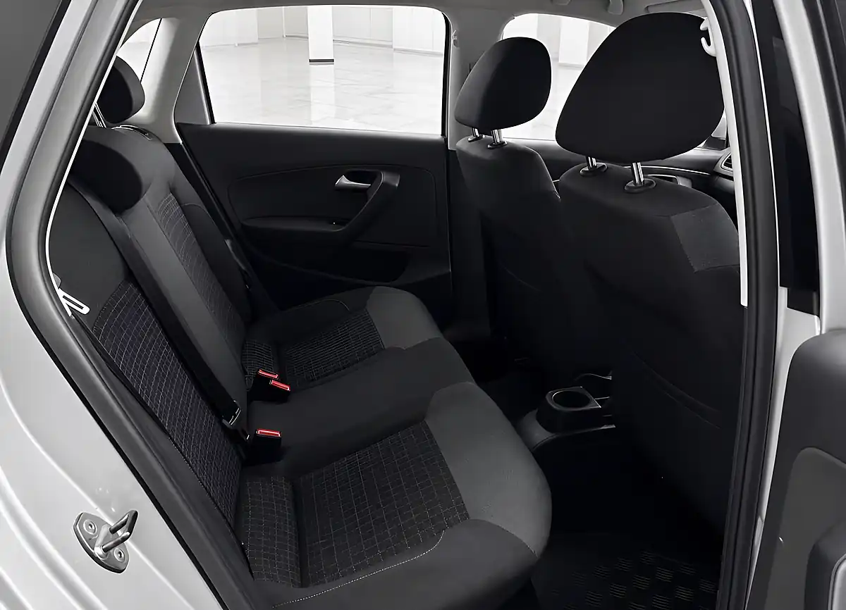 Used 2014 Volkswagen Polo Se Silver - Interior and Exterior details 13