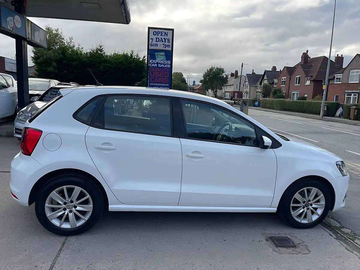 Used 2014 Volkswagen Polo Se White - Interior and Exterior details 3
