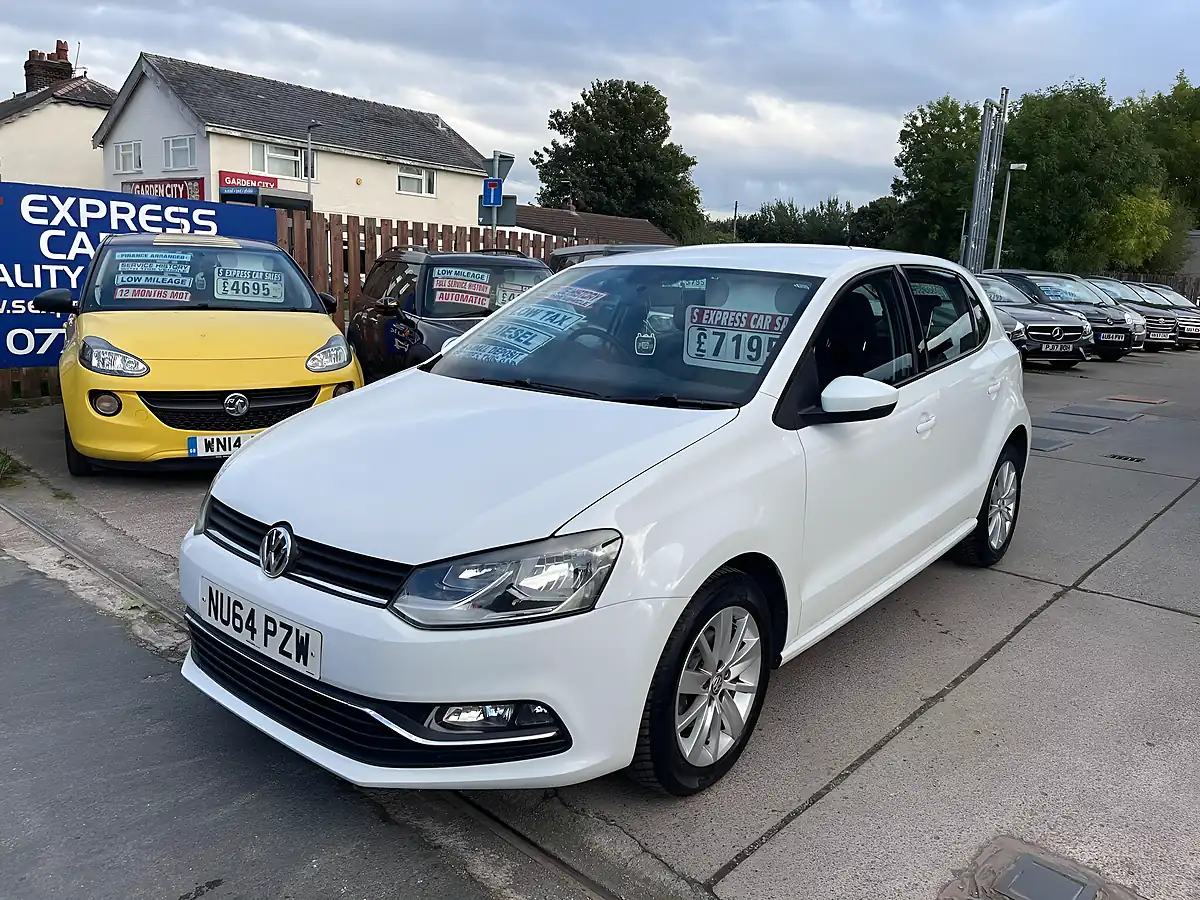 Used 2014 Volkswagen Polo Se White - Interior and Exterior details 4
