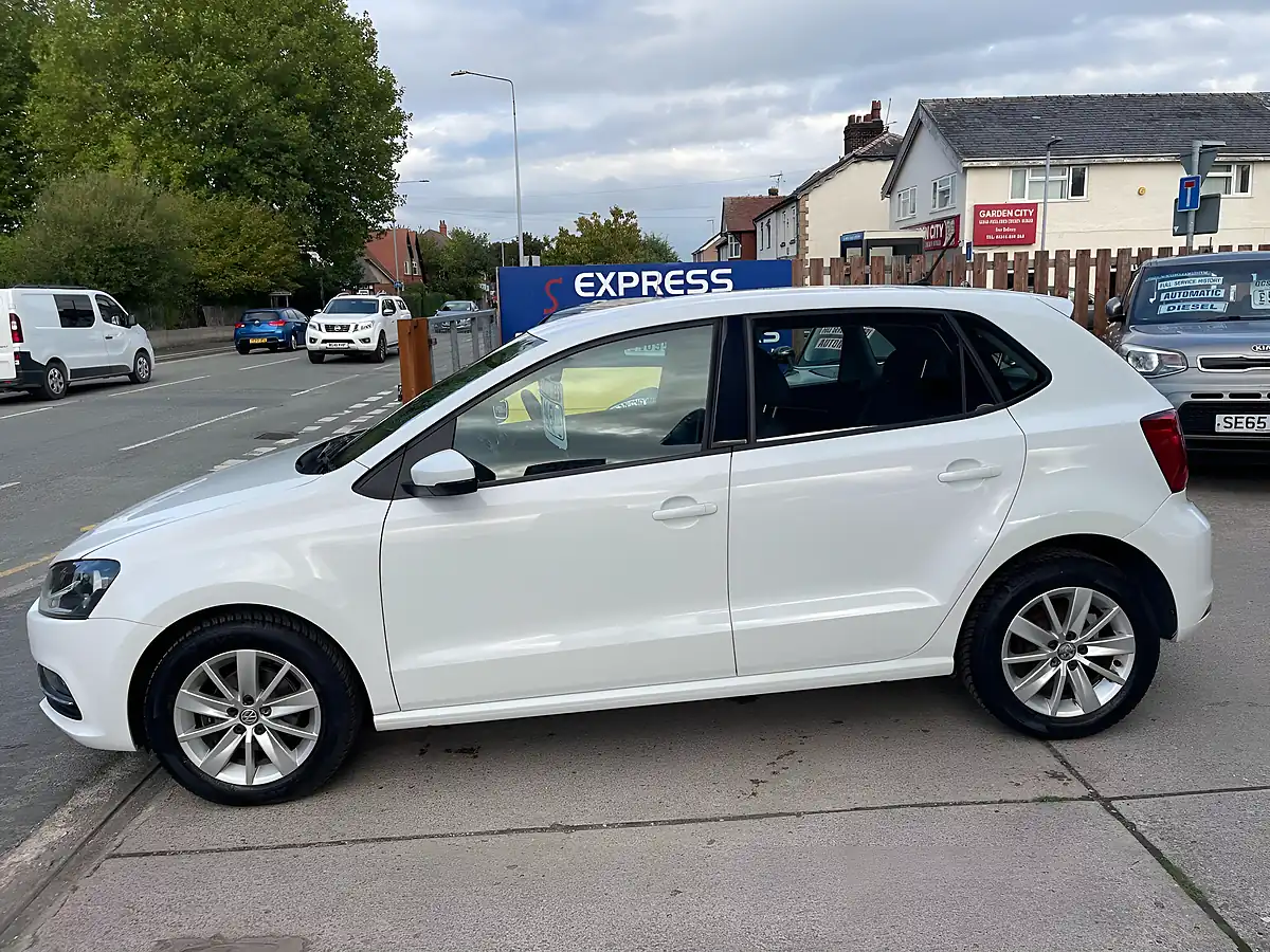 Used 2014 Volkswagen Polo Se White - Interior and Exterior details 6