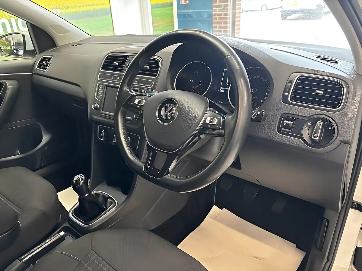 Used 2014 Volkswagen Polo Sel Bluemotion Tech White - Interior and Exterior details 13