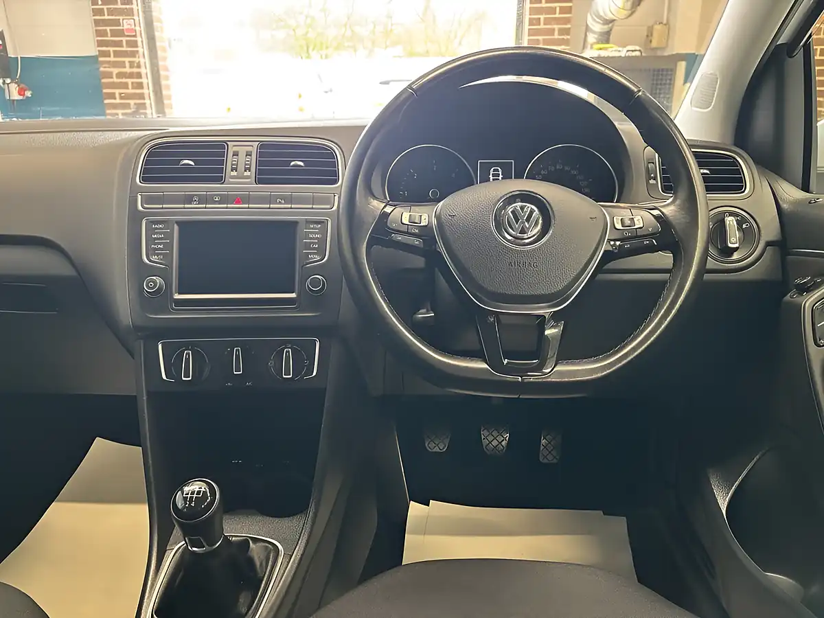Used 2014 Volkswagen Polo Sel Bluemotion Tech White - Interior and Exterior details 17