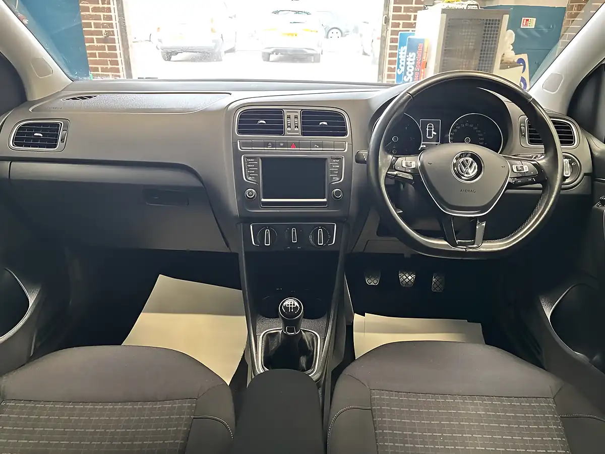 Used 2014 Volkswagen Polo Sel Bluemotion Tech White - Interior and Exterior details 18