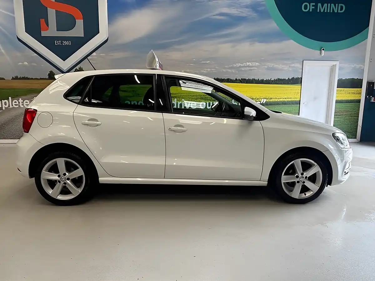 Used 2014 Volkswagen Polo Sel Bluemotion Tech White - Interior and Exterior details 4