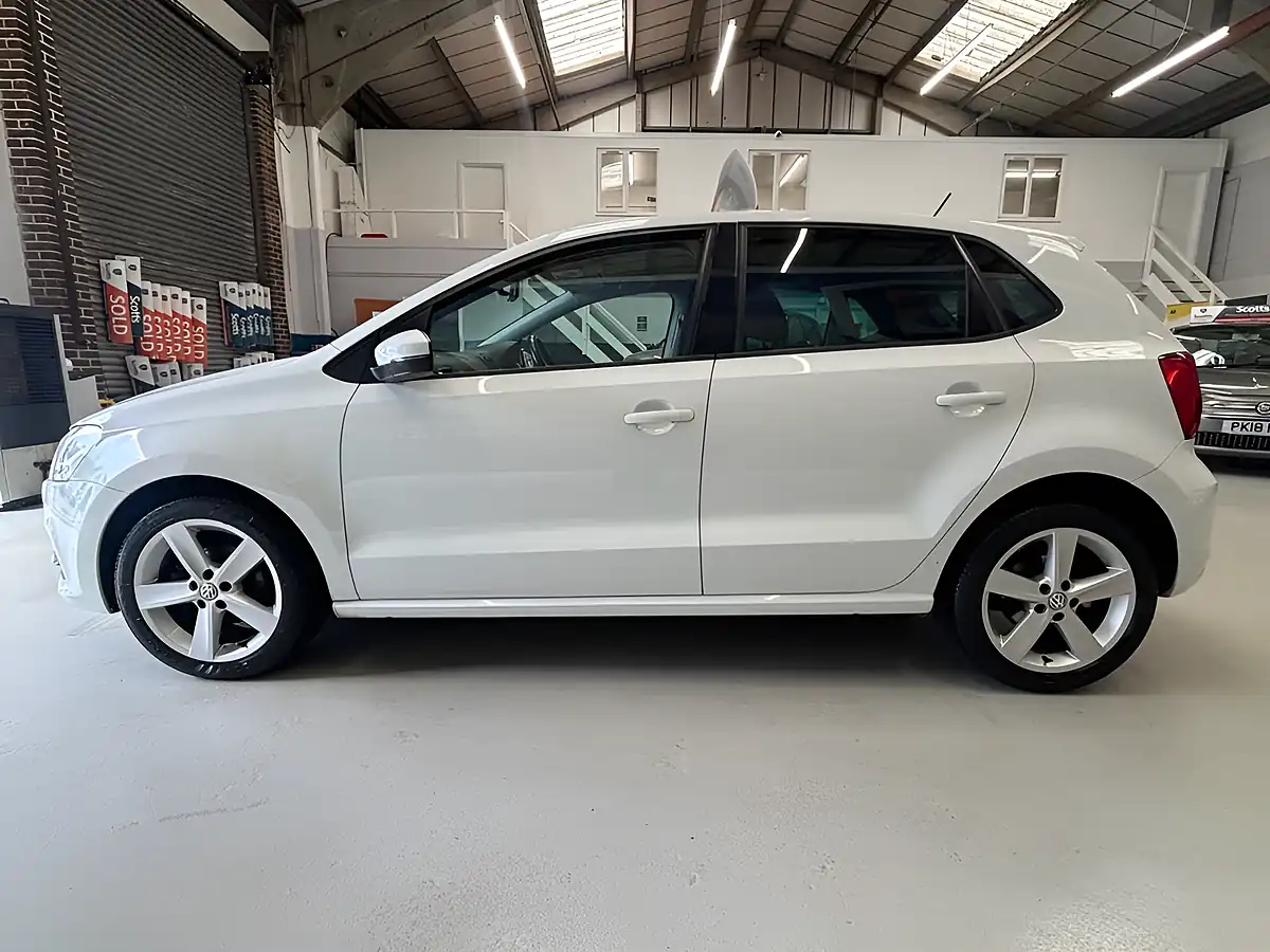 Used 2014 Volkswagen Polo Sel Bluemotion Tech White - Interior and Exterior details 8