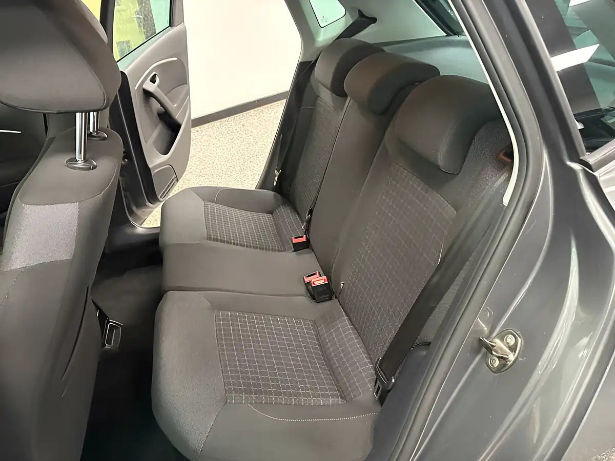 Used 2014 Volkswagen Polo Sel Grey - Interior and Exterior details 14