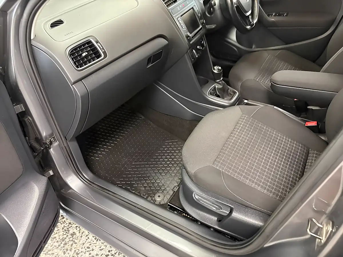 Used 2014 Volkswagen Polo Sel Grey - Interior and Exterior details 15