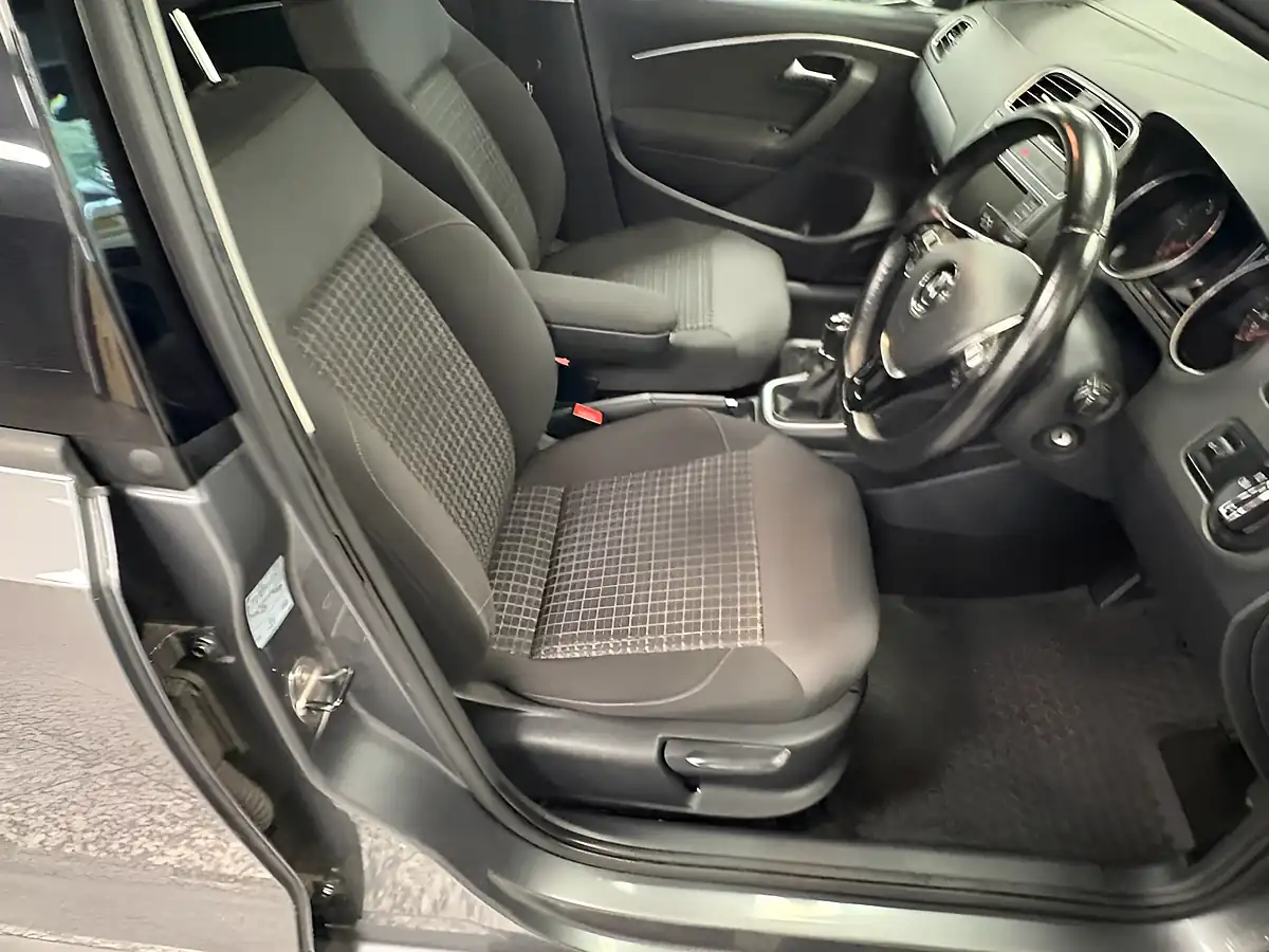Used 2014 Volkswagen Polo Sel Grey - Interior and Exterior details 16